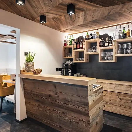 Aparthotel Les Dolomites Mountain 4*