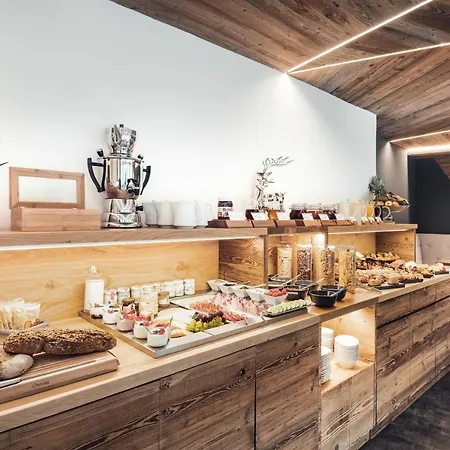 Aparthotel Les Dolomites Mountain San Martino in Badia