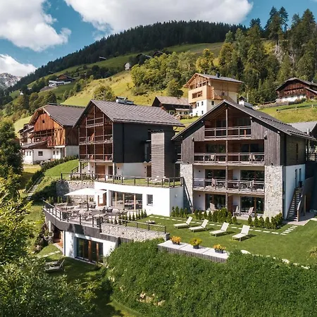 Aparthotel Les Dolomites Mountain 4*