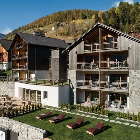 Les Dolomites Mountain Aparthotel 4*