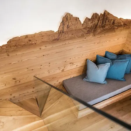 Les Dolomites Mountain Aparthotel San Martino in Badia