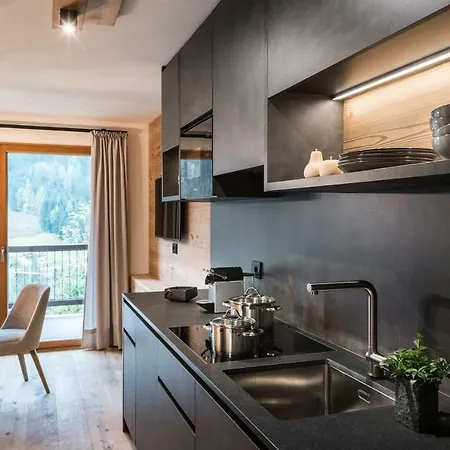 Aparthotel Les Dolomites Mountain 4*