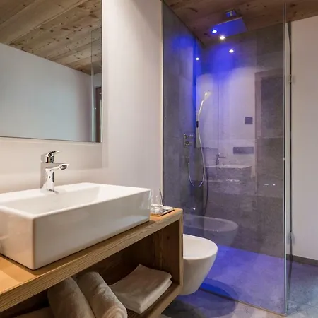Aparthotel Les Dolomites Mountain 4*